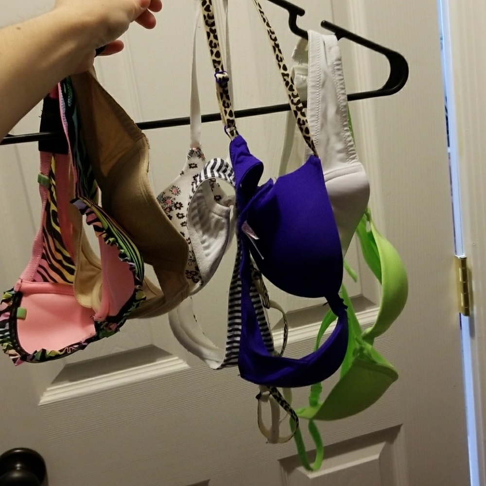 6 bras 32A Like new!